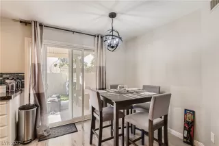 Photo #5: 2414944 Listing