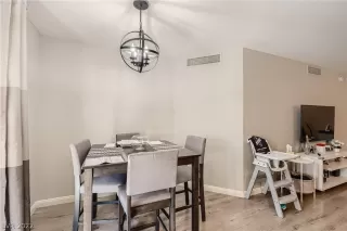 Photo #6: 2414944 Listing