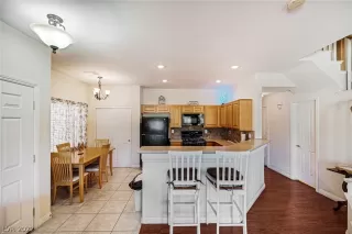 Photo #4: 2414950 Listing