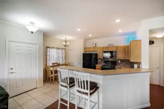 Photo #5: 2414950 Listing