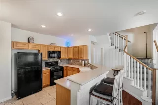 Photo #6: 2414950 Listing