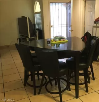 Photo #5: 2414954 Listing