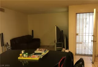 Photo #6: 2414954 Listing