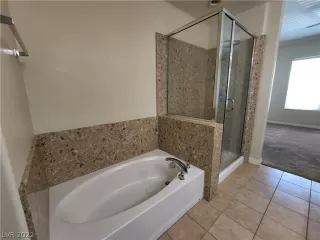 Photo #4: 2414956 Listing