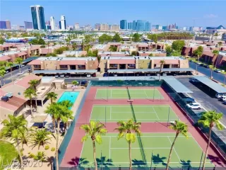 Photo #4: 2415003 Listing