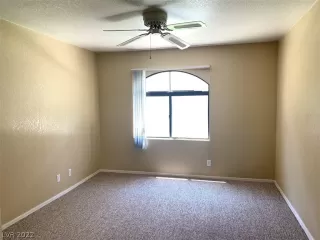 Photo #5: 2415040 Listing 