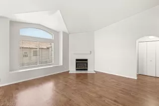 Photo #4: 2415078 Listing