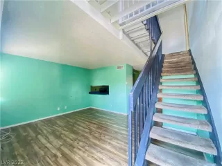 Photo #5: 2415089 Listing 