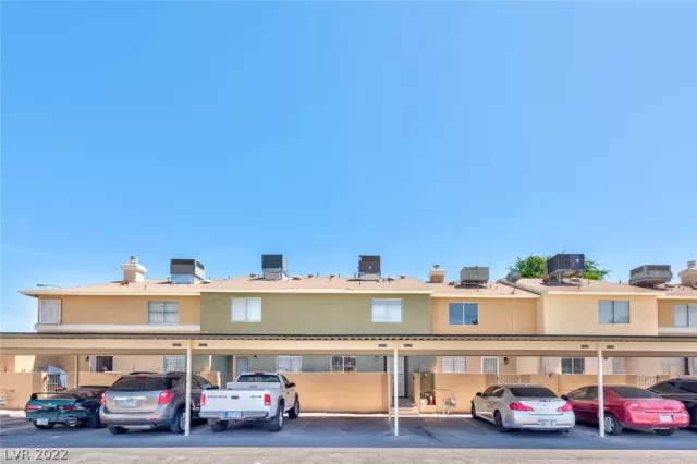 MLS: 2415104 Condo For Sale