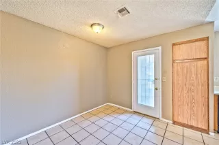 Photo #6: 2415104 Listing