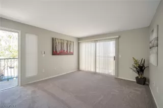 Photo #3: 2415105 Listing