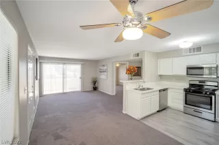 Photo #4: 2415105 Listing