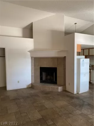 Photo #6: 2415137 Listing