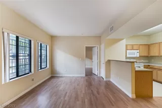 Photo #5: 2415150 Listing 