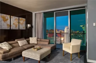 Photo #2: 2415198 Listing