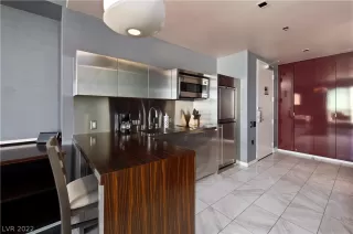 Photo #5: 2415198 Listing