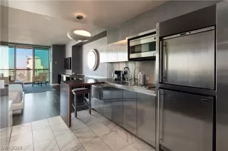 Photo #6: 2415198 Listing