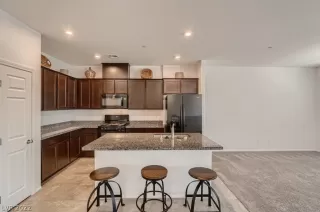 Photo #1: 2415217 Listing 