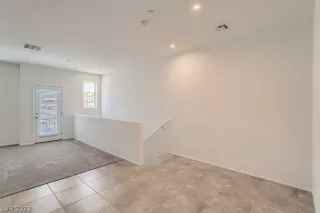 Photo #5: 2415217 Listing 