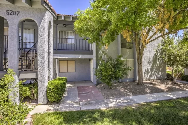 MLS: 2415222 Condo For Sale