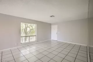 Photo #4: 2415222 Listing