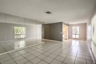 Photo #6: 2415222 Listing