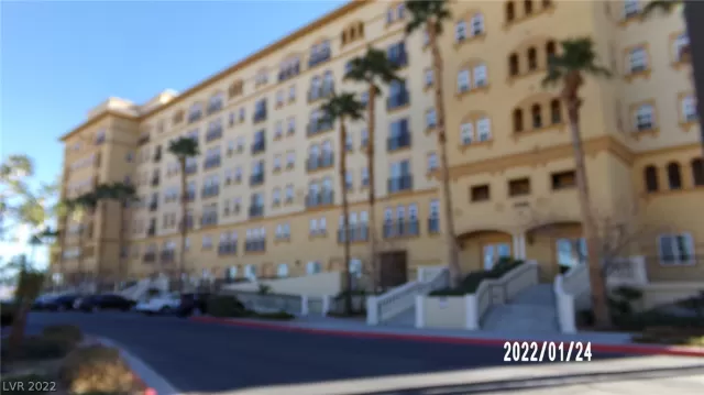 MLS: 2415228 Condo For Sale