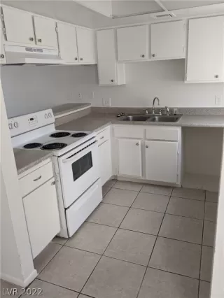 Photo #3: 2415242 Listing