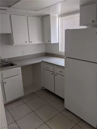 Photo #4: 2415242 Listing