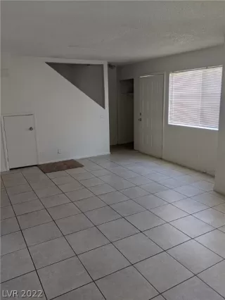 Photo #5: 2415242 Listing