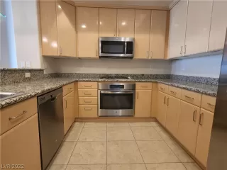 Photo #1: 2415246 Listing