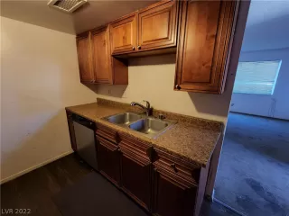 Photo #5: 2415261 Listing