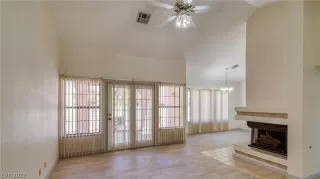 Photo #4: 2415264 Listing