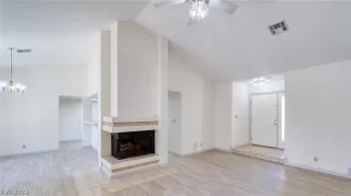 Photo #5: 2415264 Listing