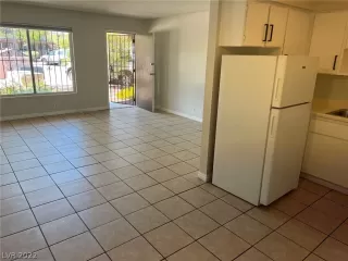 Photo #3: 2415281 Listing