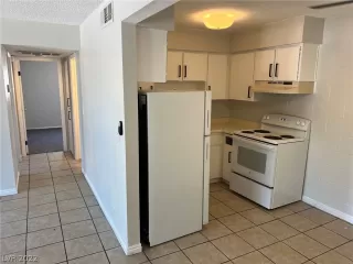 Photo #4: 2415281 Listing