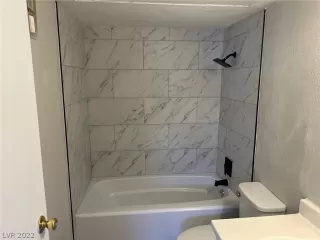 Photo #5: 2415281 Listing