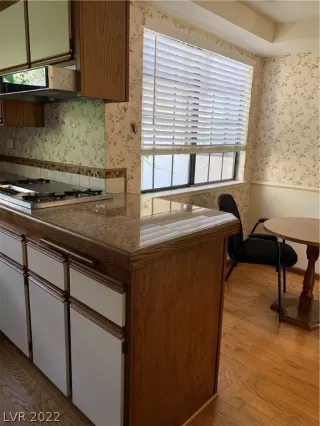 Photo #5: 2415283 Listing