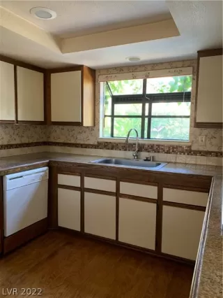 Photo #6: 2415283 Listing