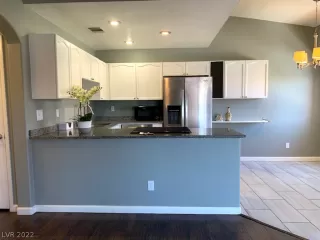 Photo #5: 2415311 Listing 