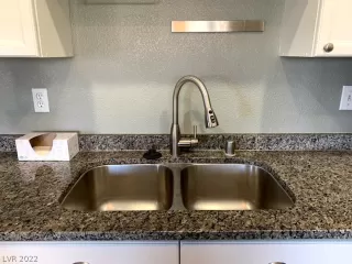 Photo #6: 2415311 Listing 