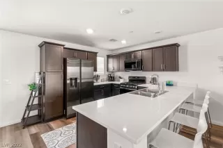 Photo #5: 2415317 Listing 