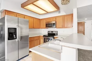 Photo #3: 2415318 Listing