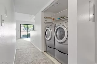 Photo #5: 2415318 Listing