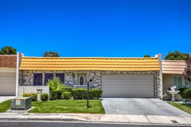 MLS: 2415330 Condo For Sale