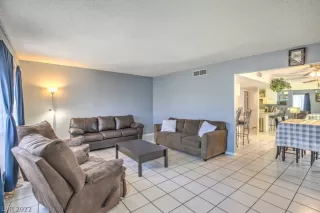 Photo #4: 2415330 Listing