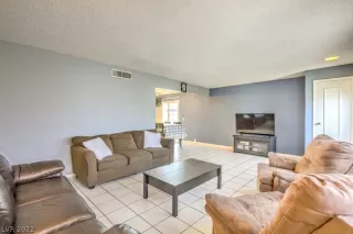 Photo #6: 2415330 Listing