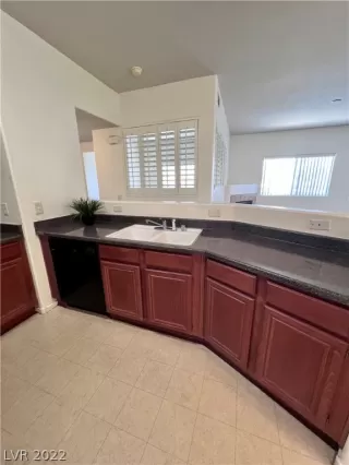 Photo #5: 2415341 Listing