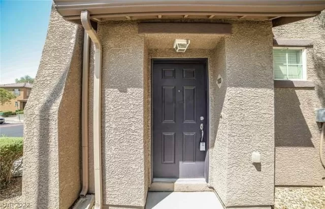 MLS: 2415354 Condo For Sale