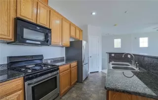 Photo #6: 2415354 Listing